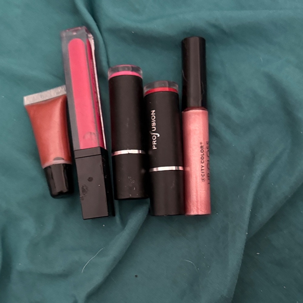 Lip Gloss Set - Vibrant Pink and Elegant Brown berry